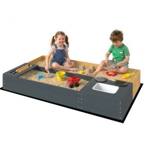 Dviejų dalių medinė smėlio dėžė su suoliuku, daiktadėže, virykle, nuimama kriaukle ir skaičiais